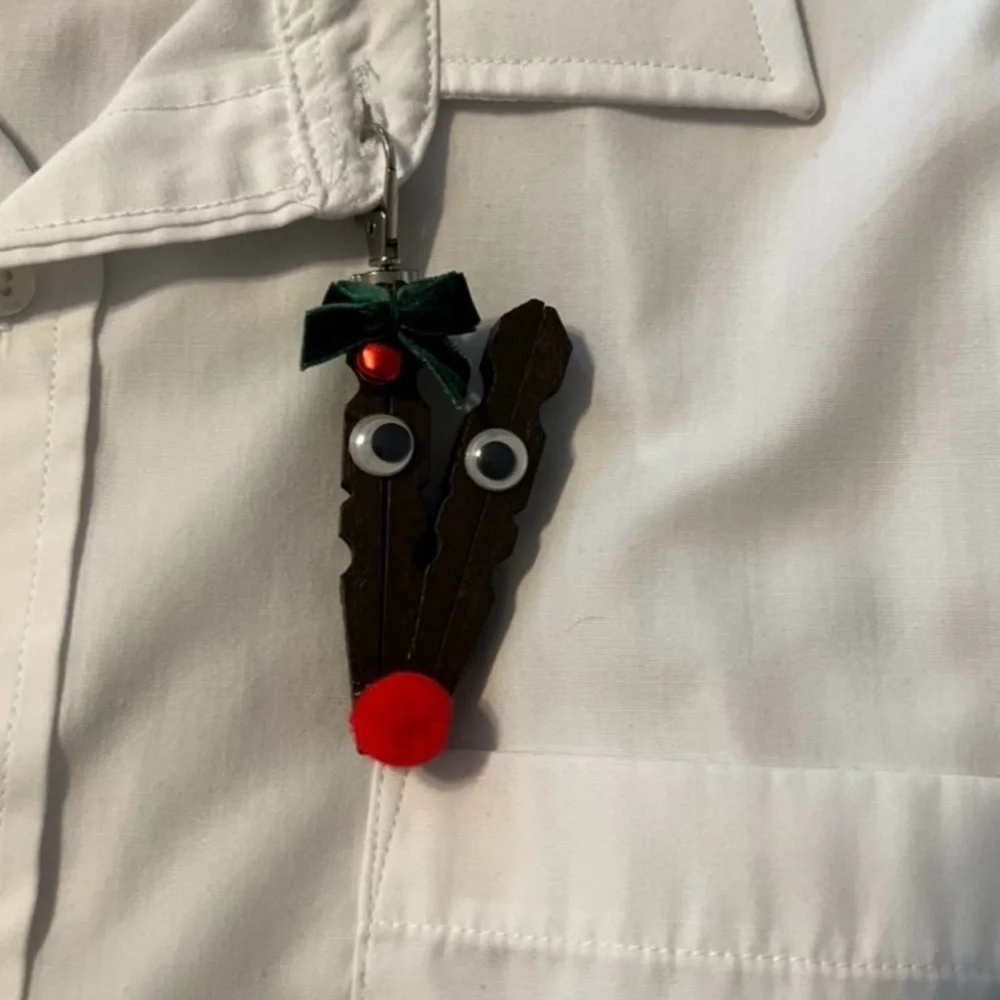 New 10 PC Set Christmas Holiday Winter Reindeer Pin Clasp Bookbag Keychain Charm